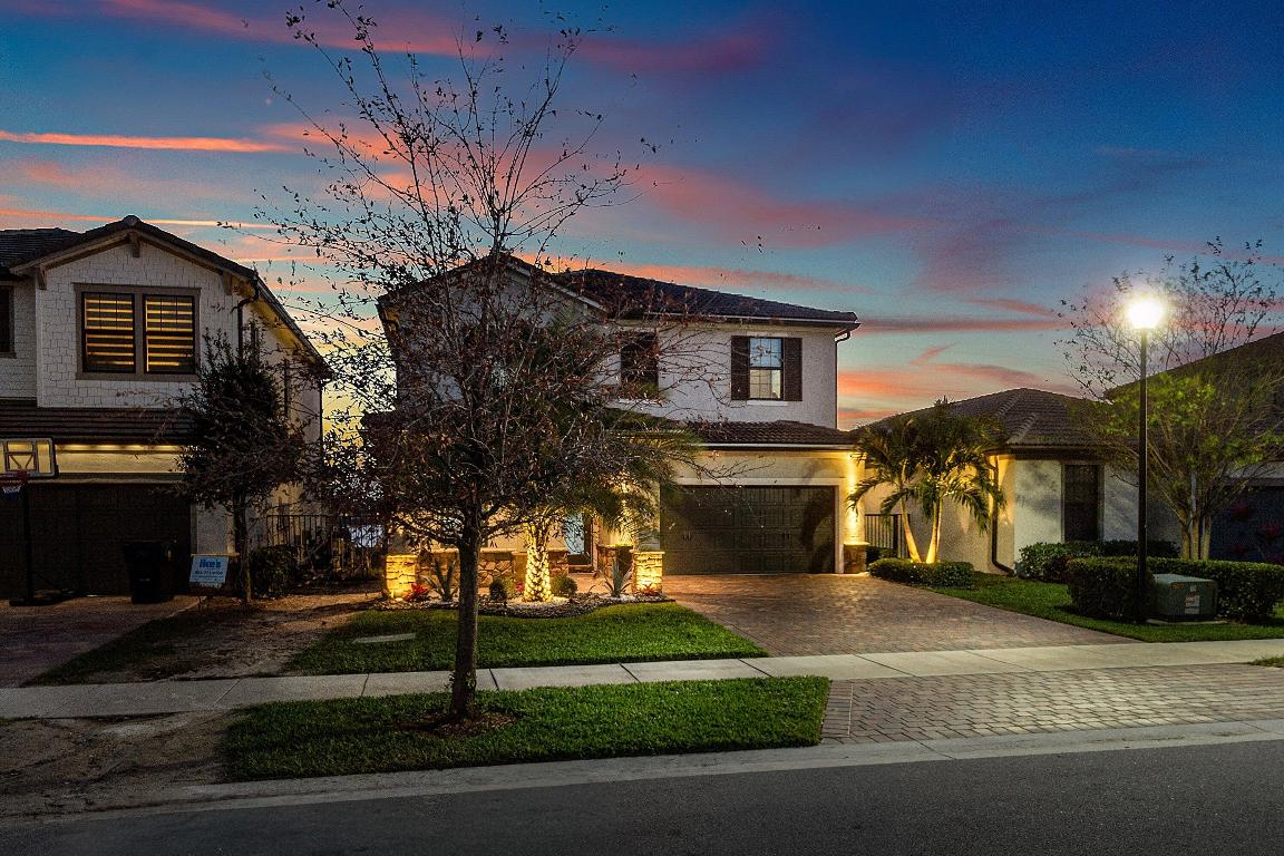 8220 Cinch Lake Worth, FL 33467