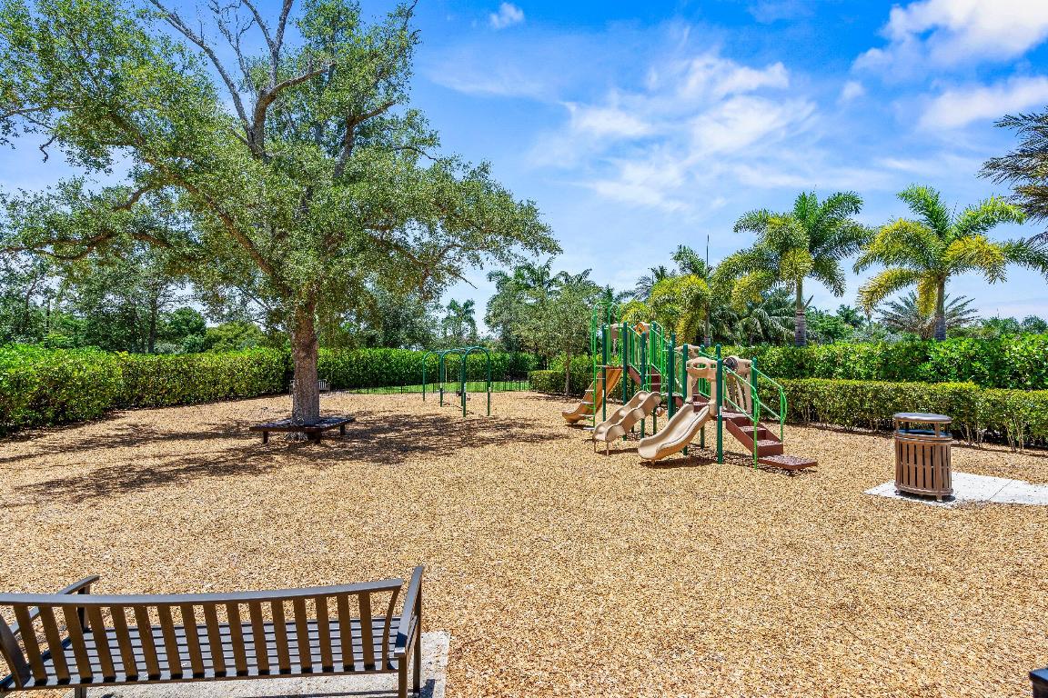 8220 Cinch Lake Worth, FL 33467