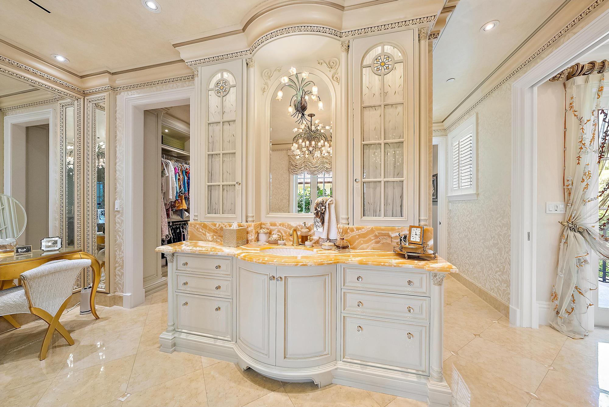 115 Gulfstream Palm Beach, FL 33480
