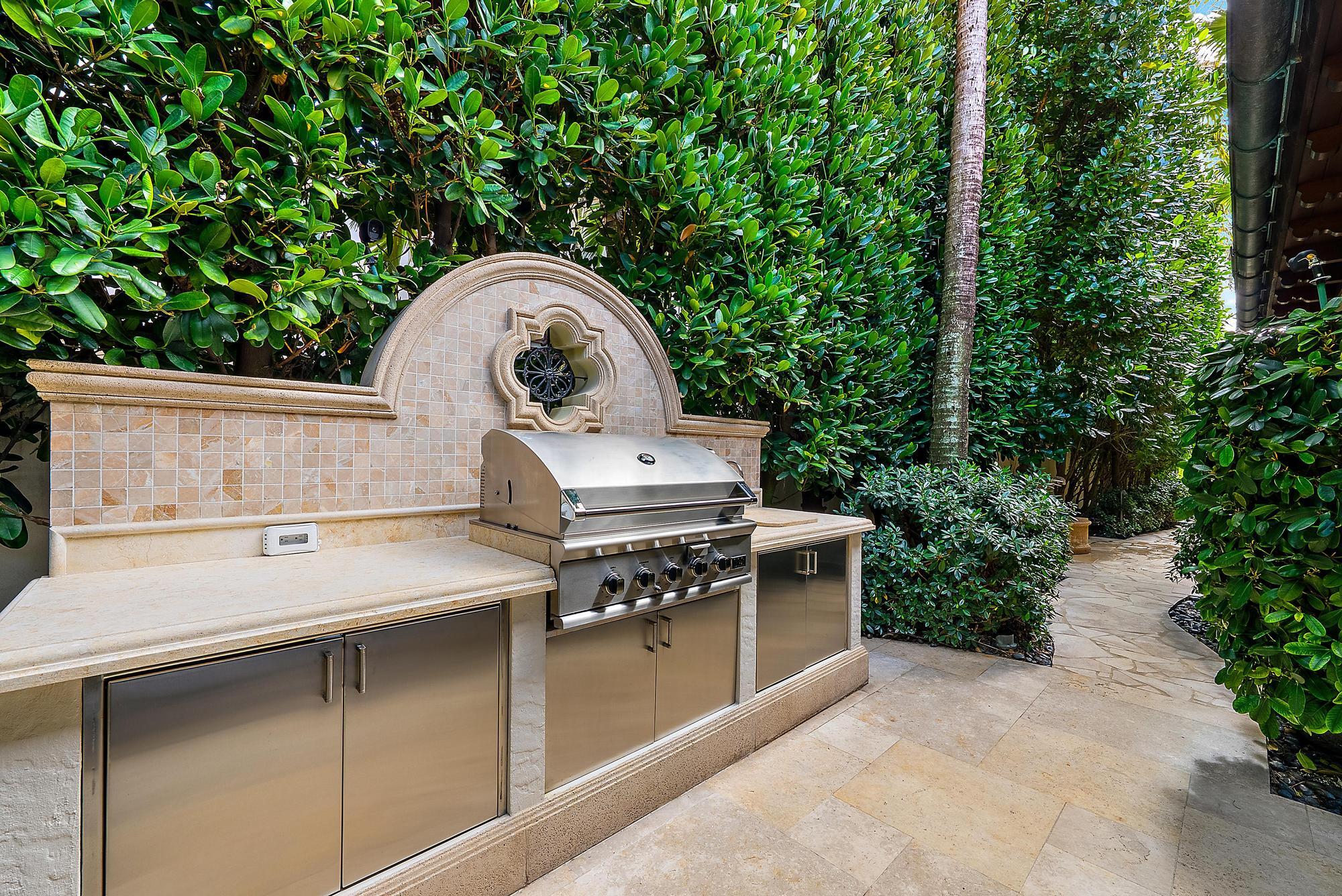 115 Gulfstream Palm Beach, FL 33480