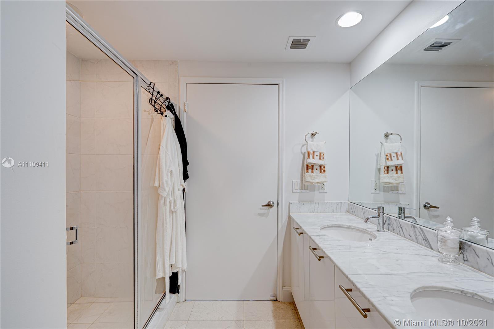 951 Brickell Ave #1606, Miami, FL 33131