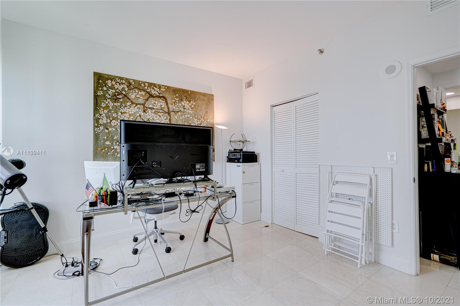 951 Brickell Ave #1606, Miami, FL 33131