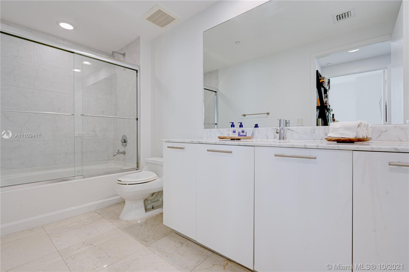 951 Brickell Ave #1606, Miami, FL 33131