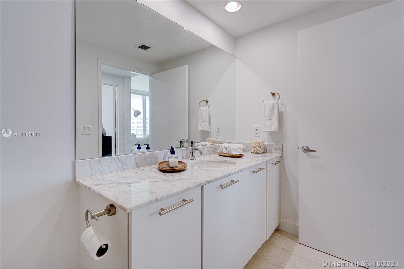 951 Brickell Ave #1606, Miami, FL 33131