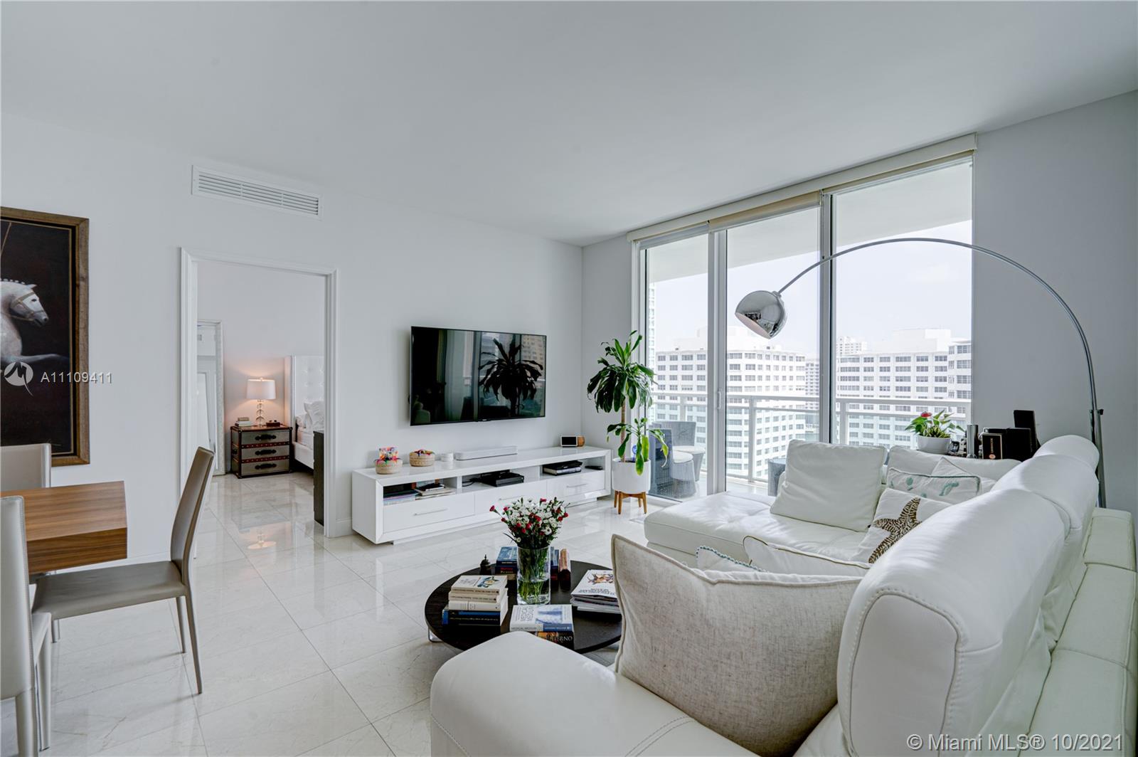 951 Brickell Ave #1606, Miami, FL 33131