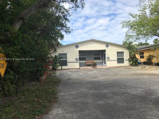951-953 SW 16th Pl