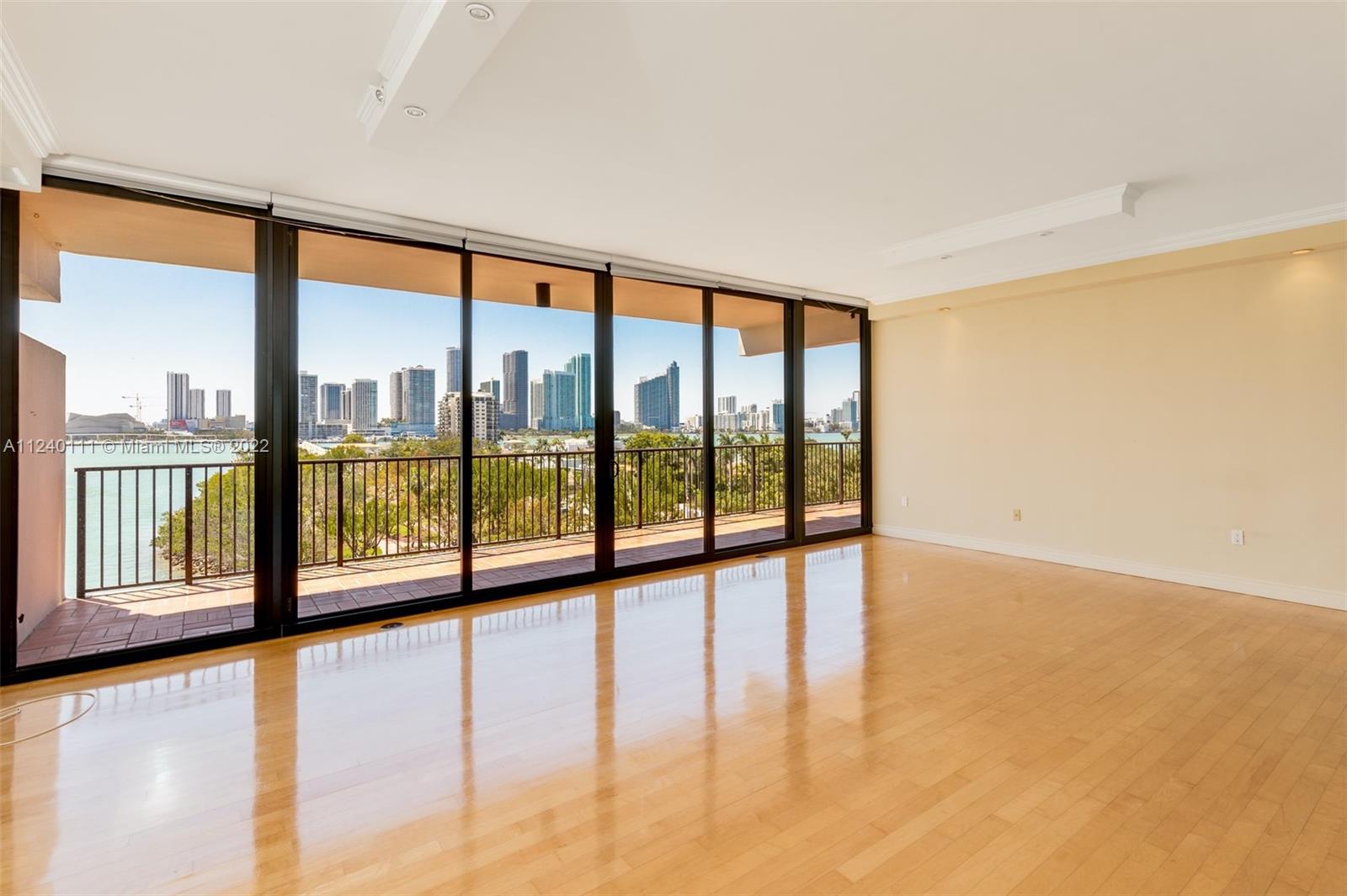 1000 Venetian Way #608