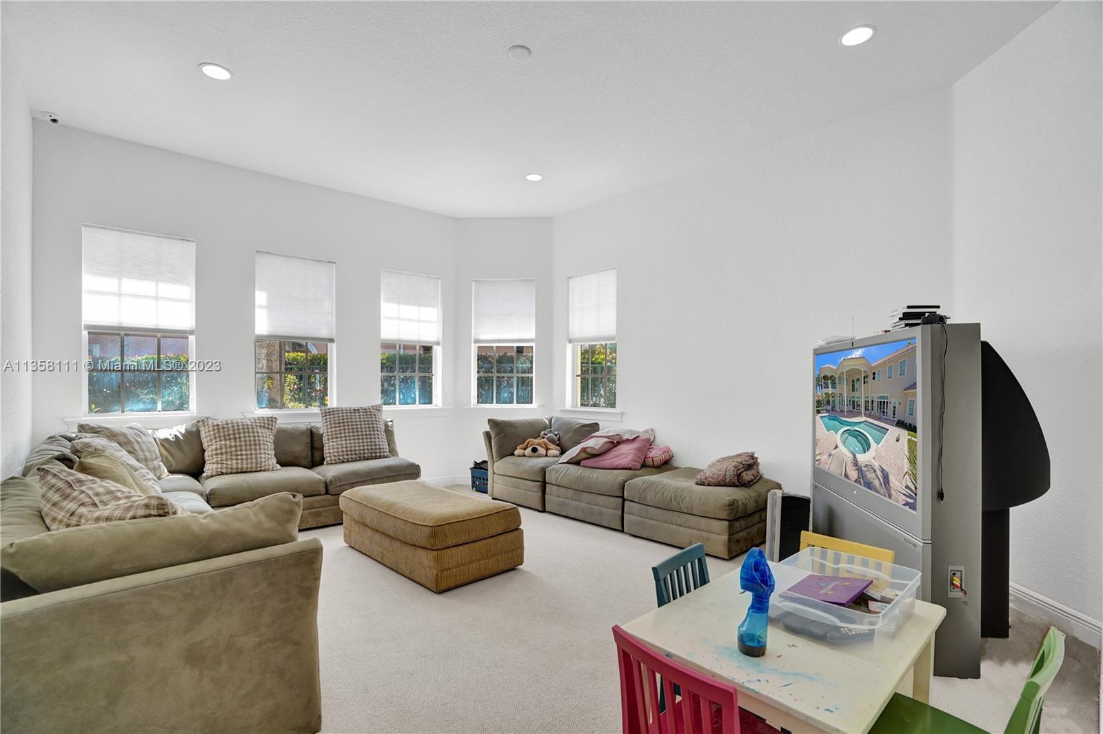 1130 Harbor Ct Hollywood, FL 33019