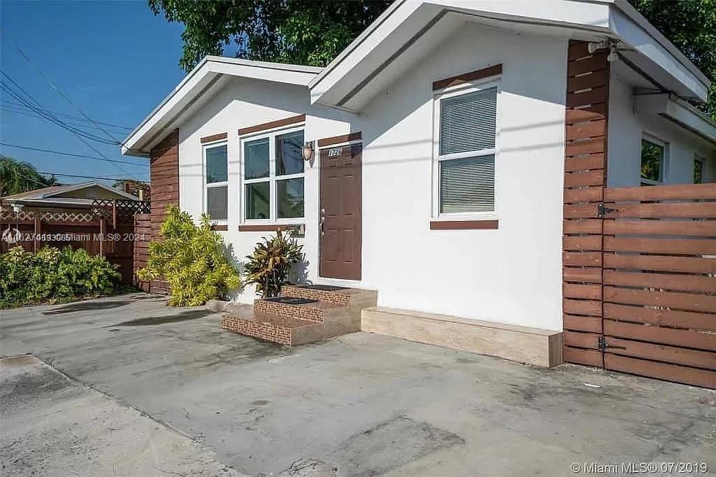 1726 SW 25th Ave