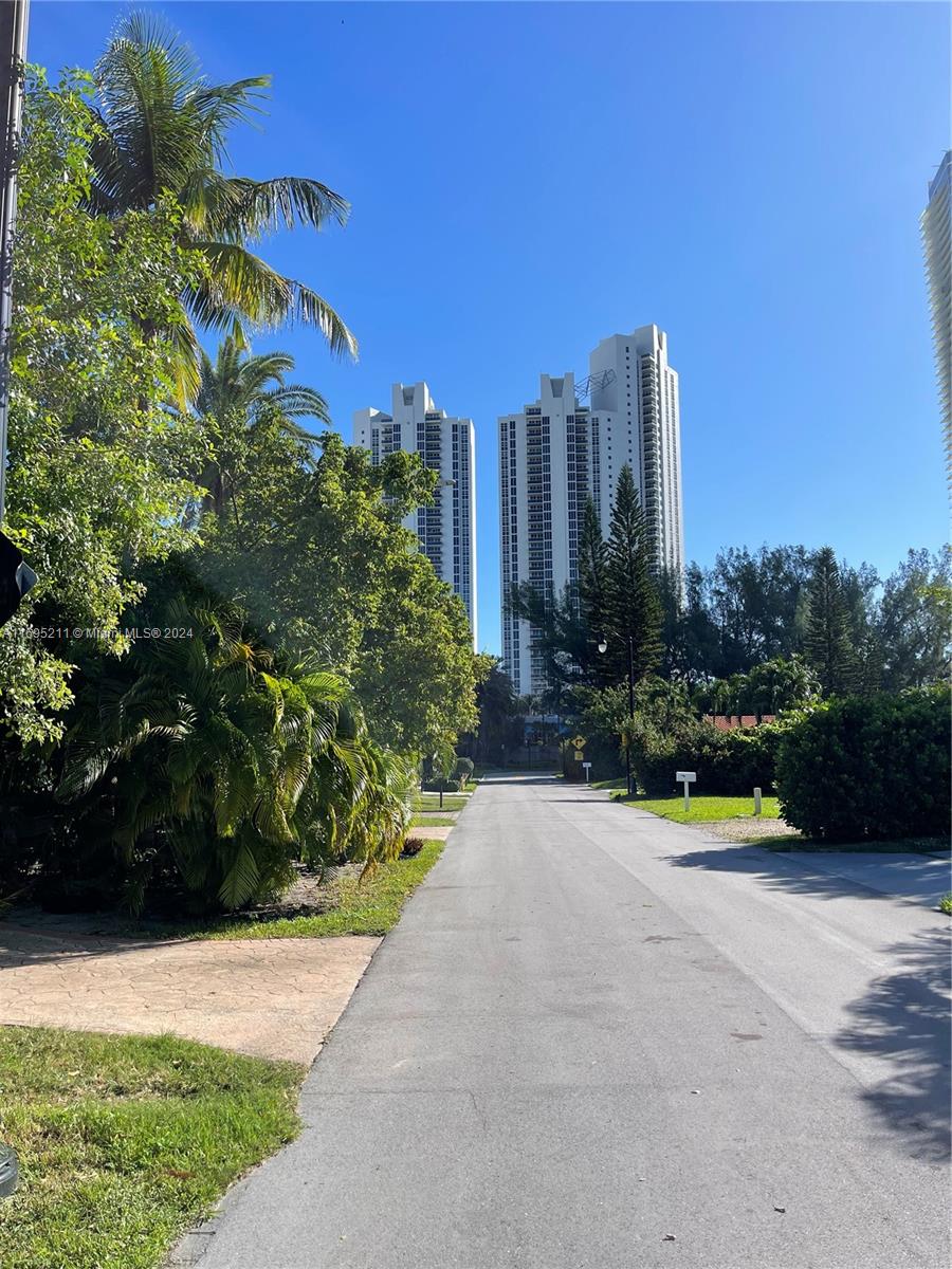 235 191st Ter Sunny Isles Beach, FL 33160