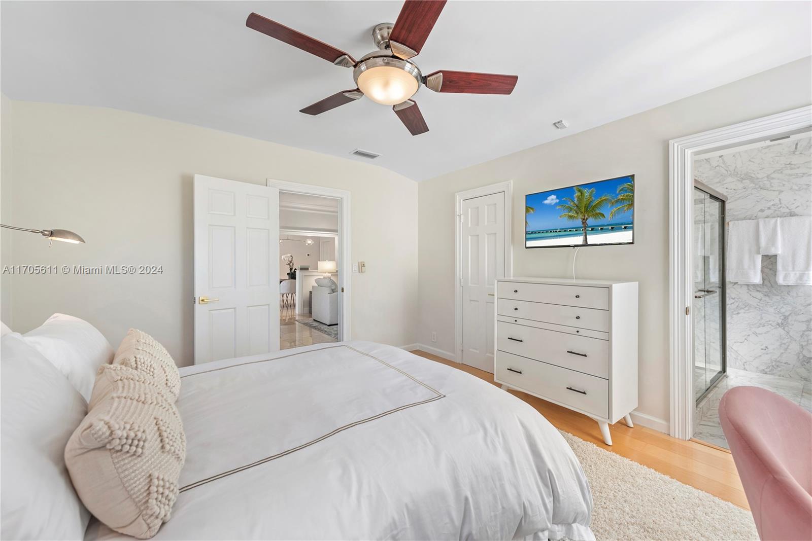 5371 N Bay Rd Miami Beach, FL 33140