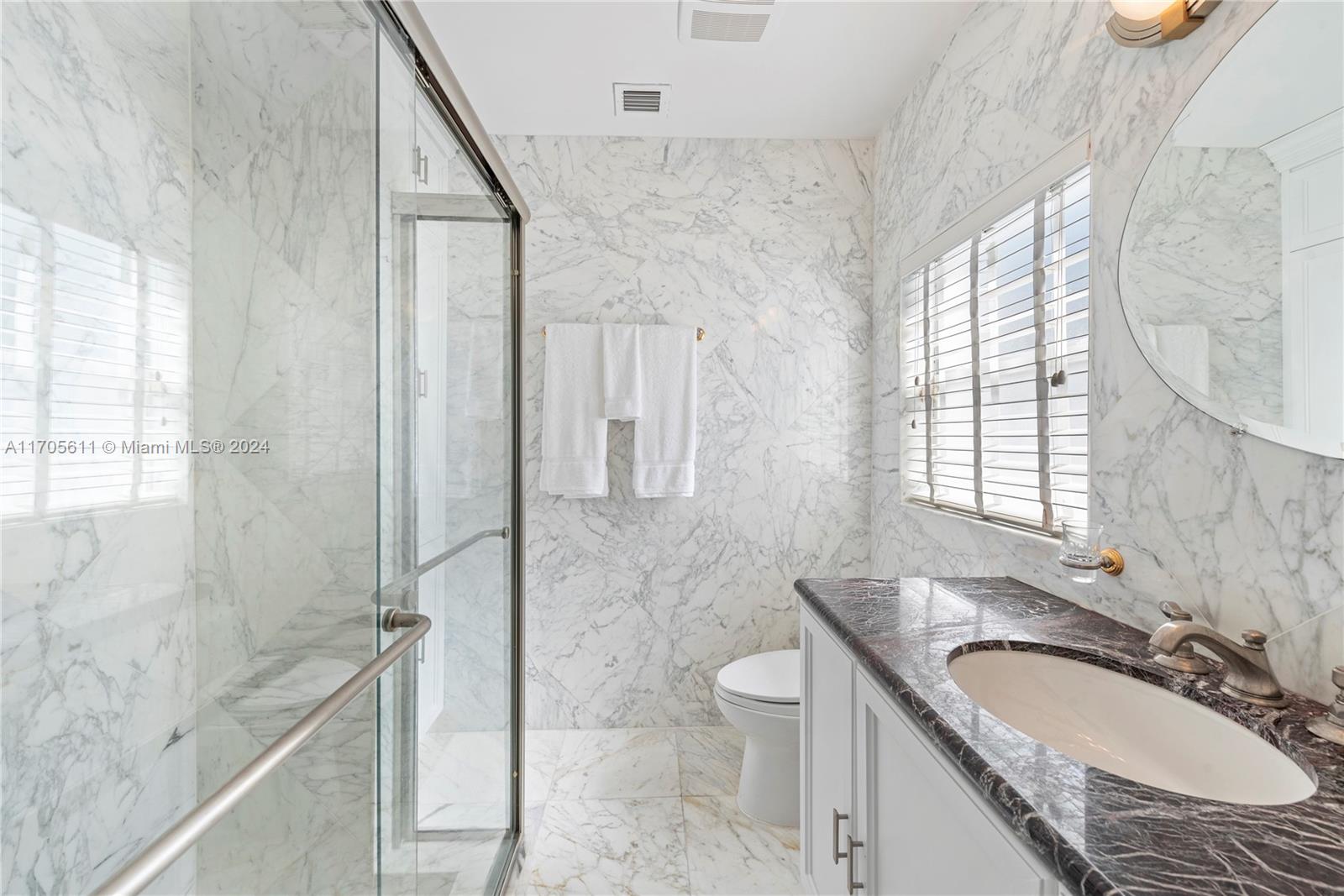 5371 N Bay Rd Miami Beach, FL 33140