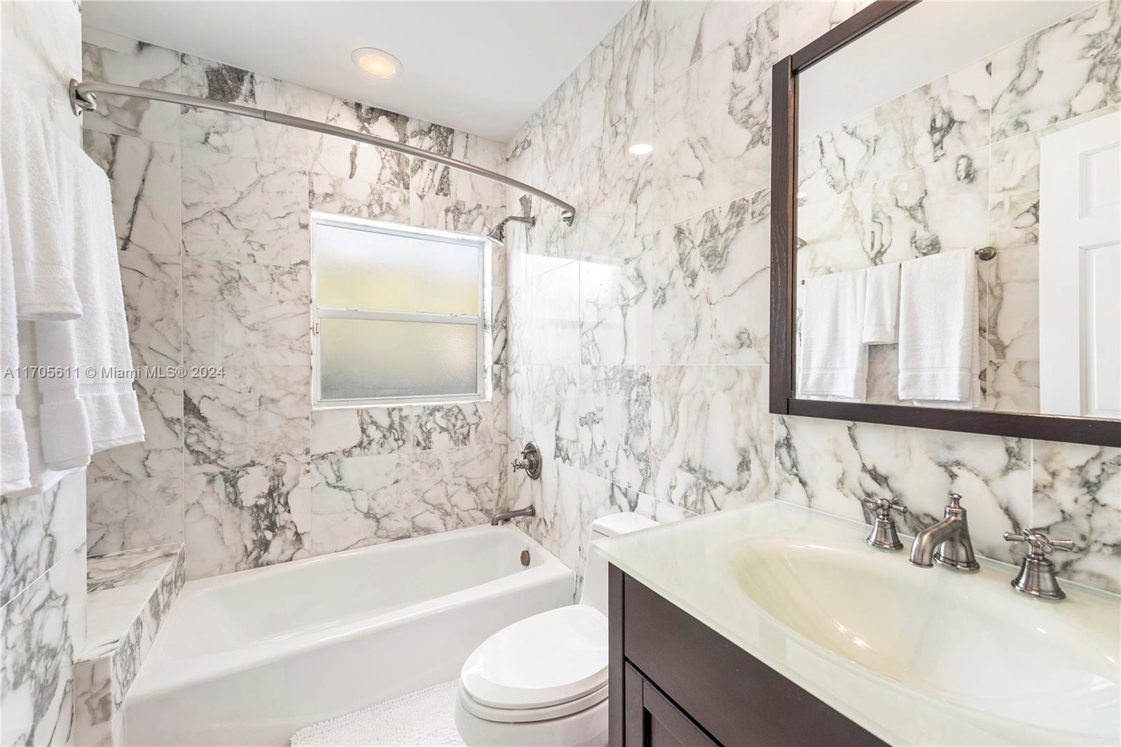 5371 N Bay Rd Miami Beach, FL 33140