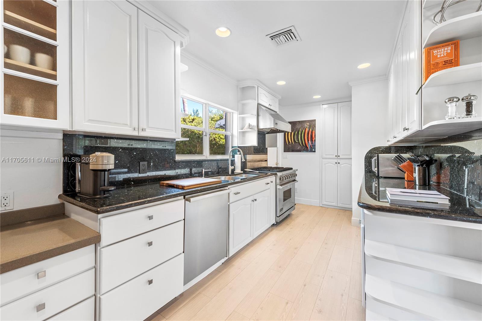 5371 N Bay Rd Miami Beach, FL 33140