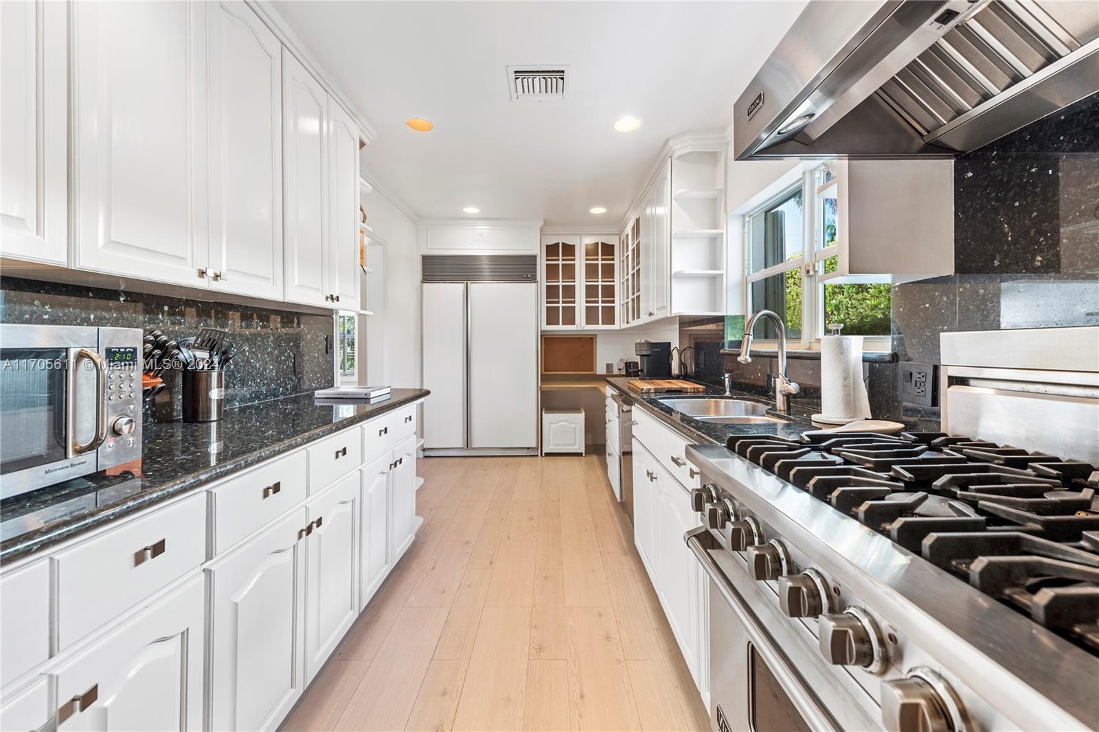 5371 N Bay Rd Miami Beach, FL 33140