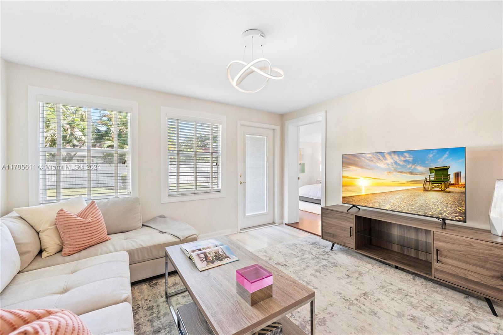 5371 N Bay Rd Miami Beach, FL 33140