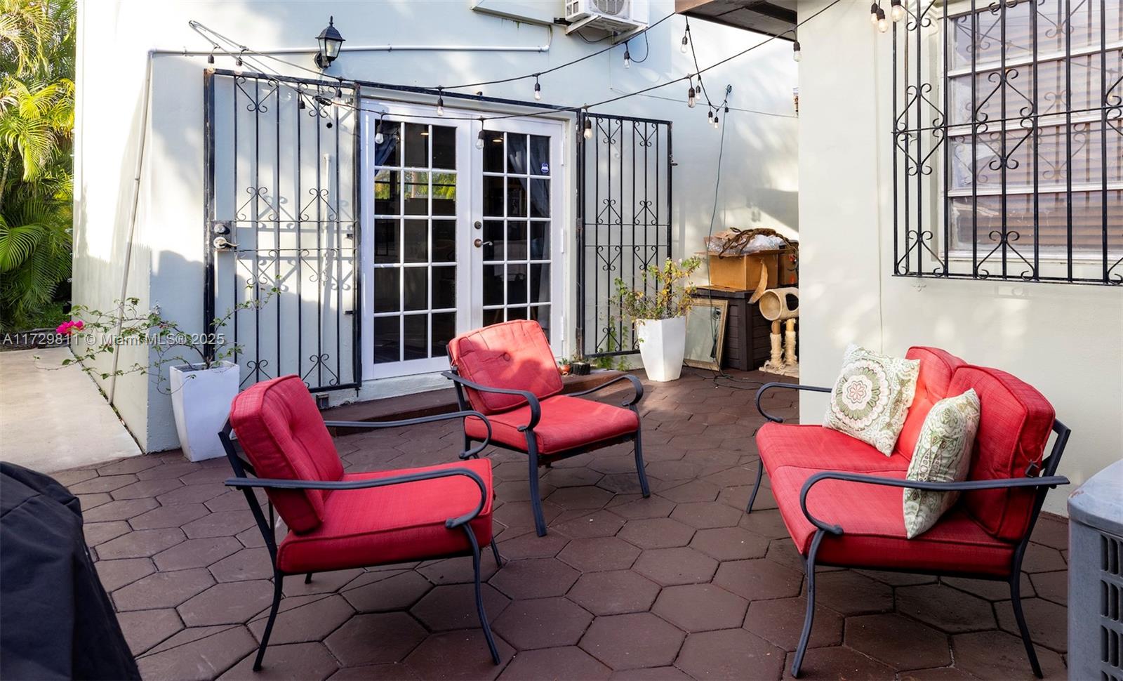 6575 SW 27th St Miami, FL 33155 6575 SW 27th St Miami, FL 33155