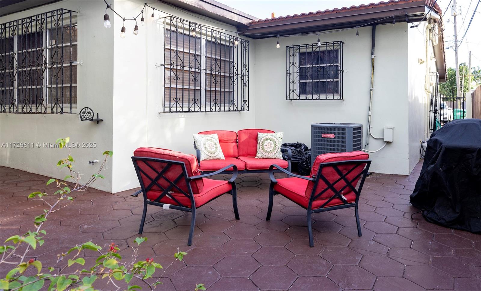 6575 SW 27th St Miami, FL 33155 6575 SW 27th St Miami, FL 33155