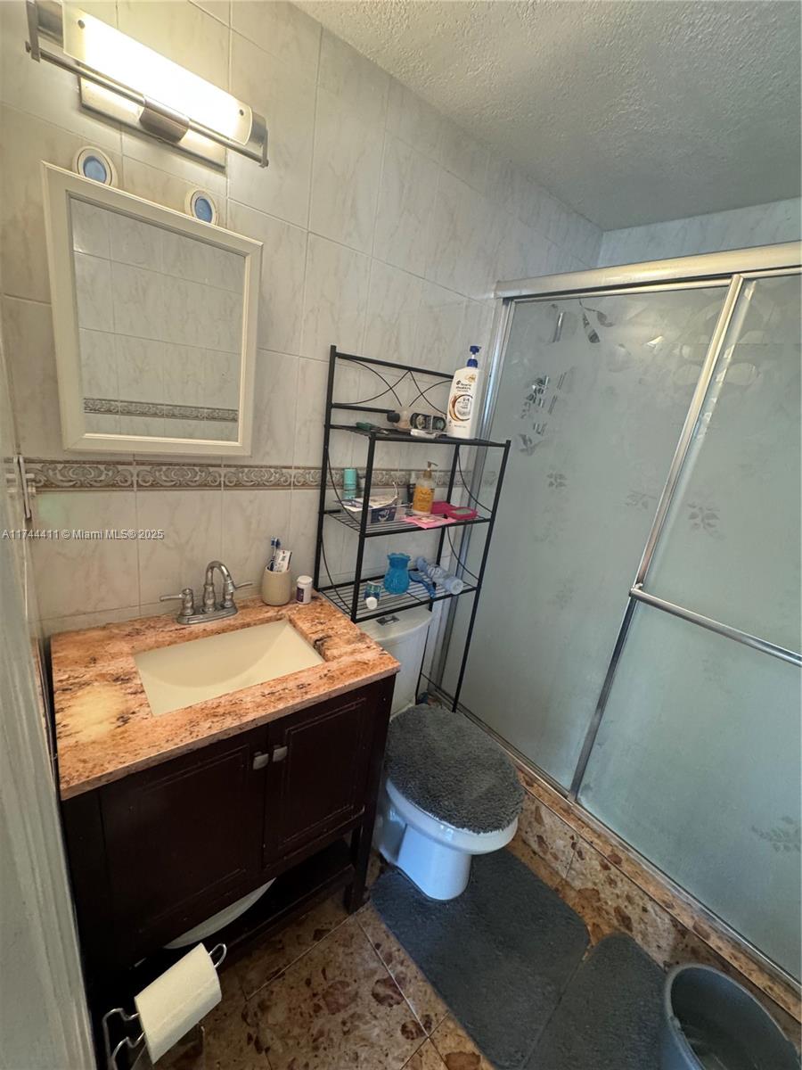 4752 SW 1st St,Miami, FL 33134