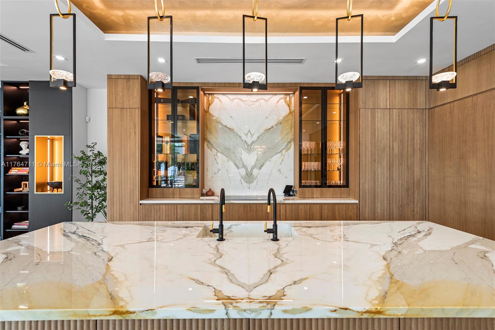 501 Middle Riv Dr Fort Lauderdale, FL 33304