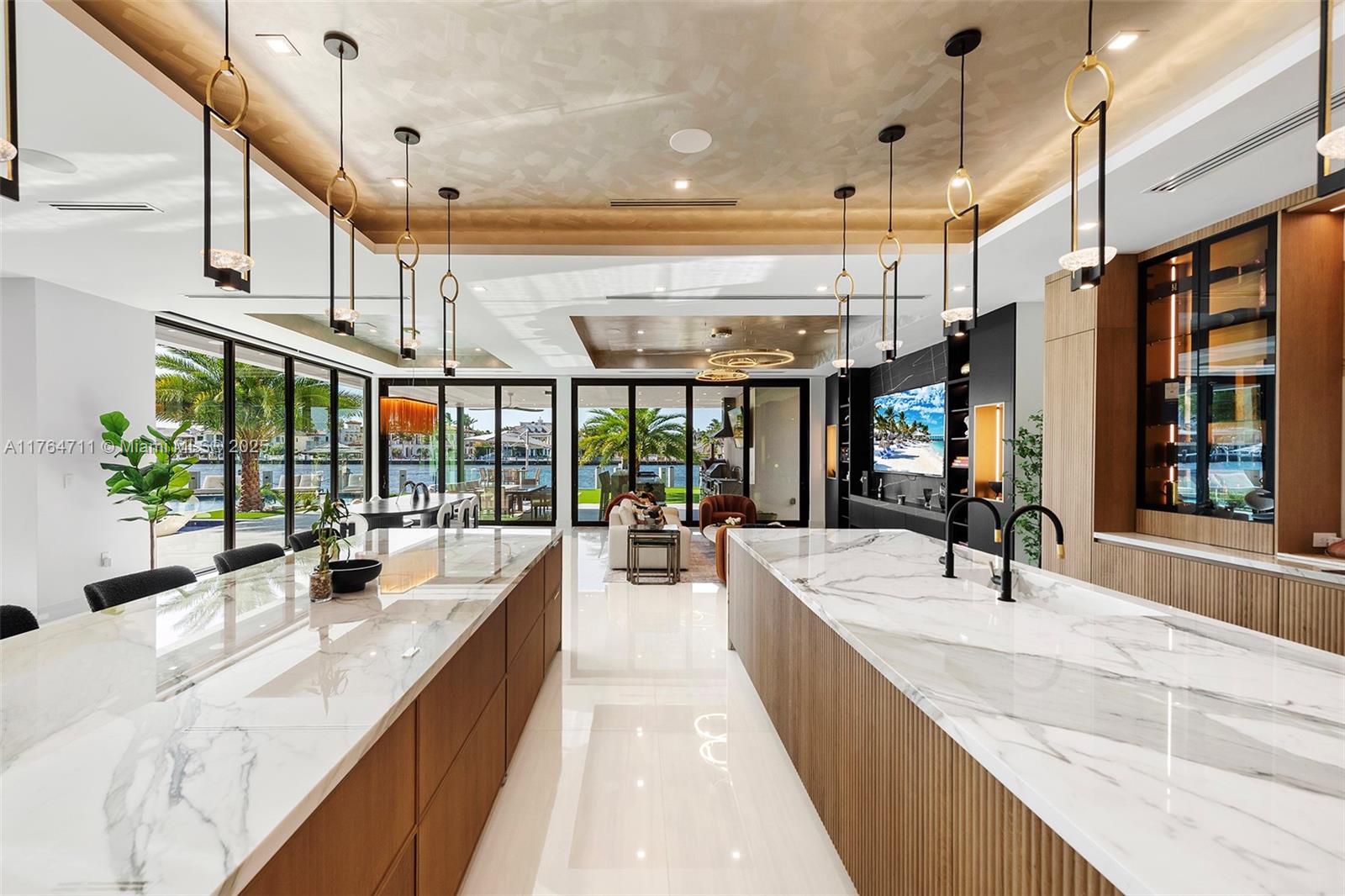 501 Middle Riv Dr Fort Lauderdale, FL 33304