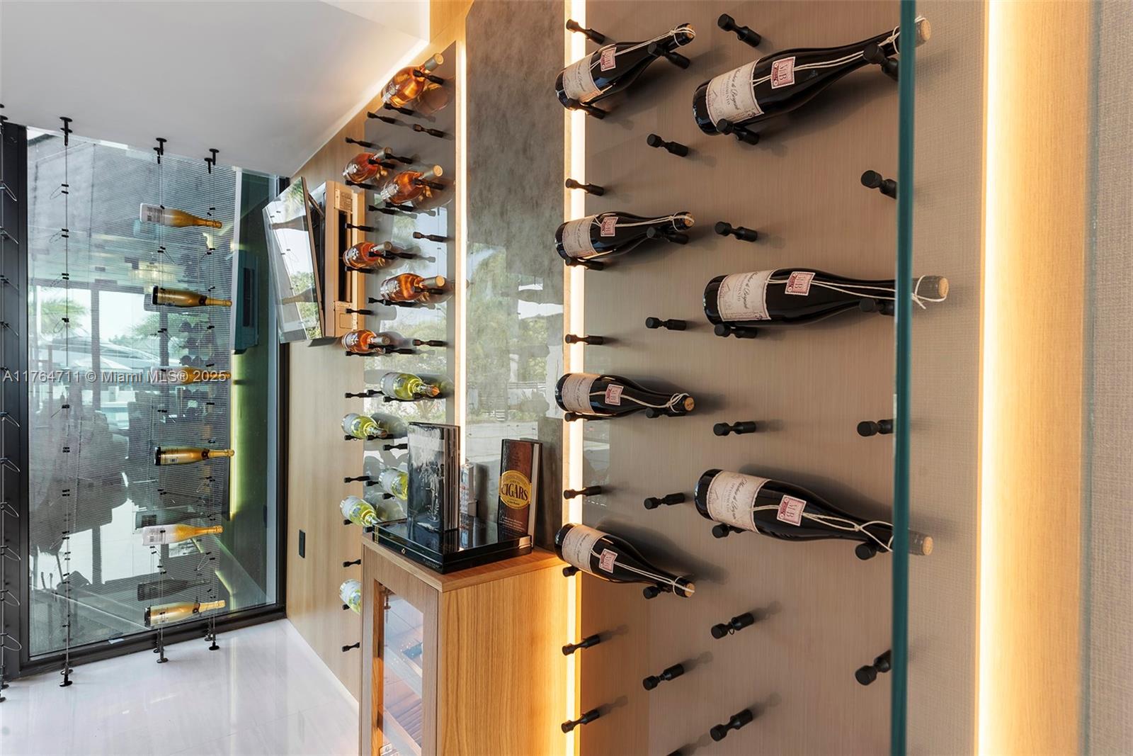 501 Middle Riv Dr Fort Lauderdale, FL 33304