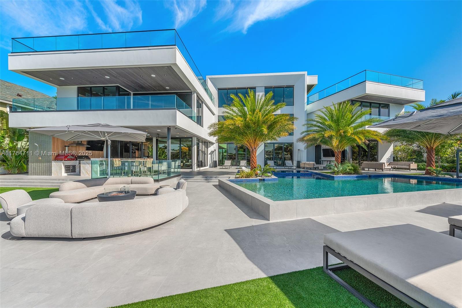 501 Middle Riv Dr Fort Lauderdale, FL 33304