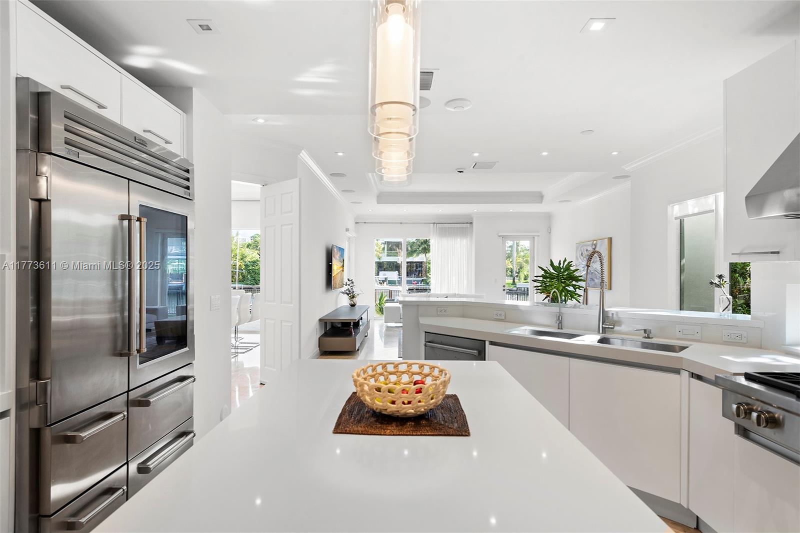 455 Centre Is Golden Beach, FL 33160