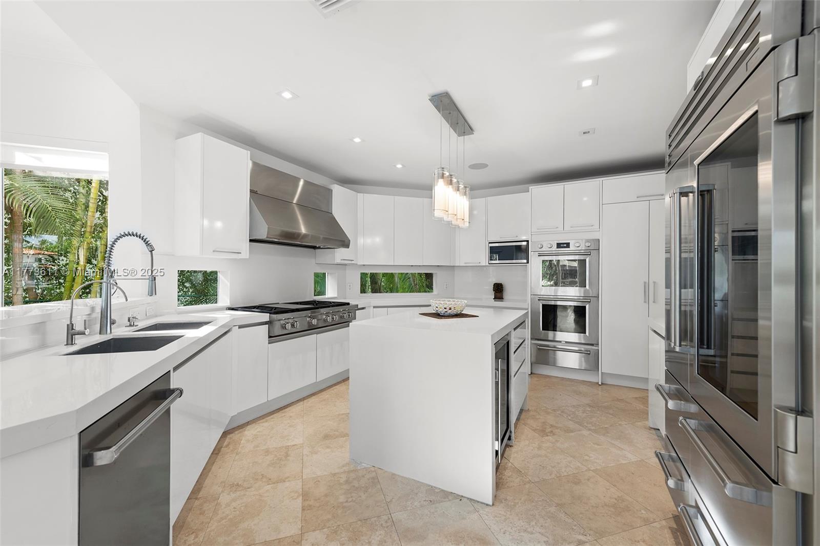 455 Centre Is Golden Beach, FL 33160