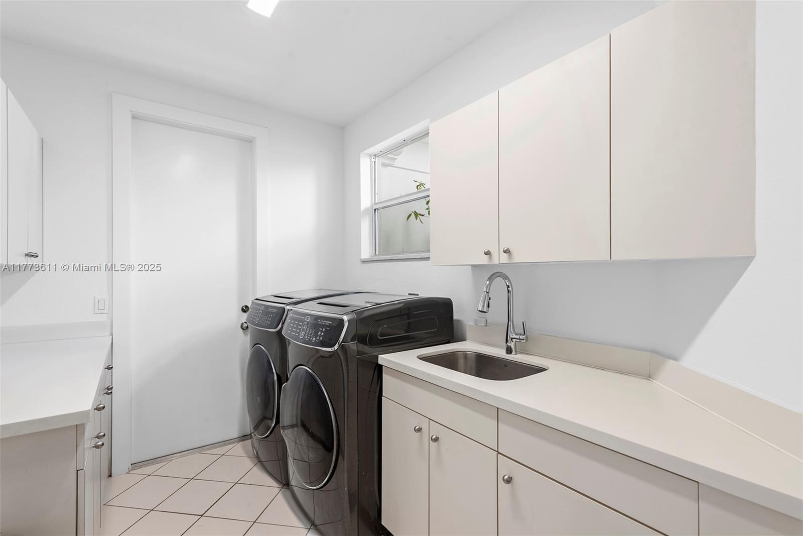 455 Centre Is Golden Beach, FL 33160