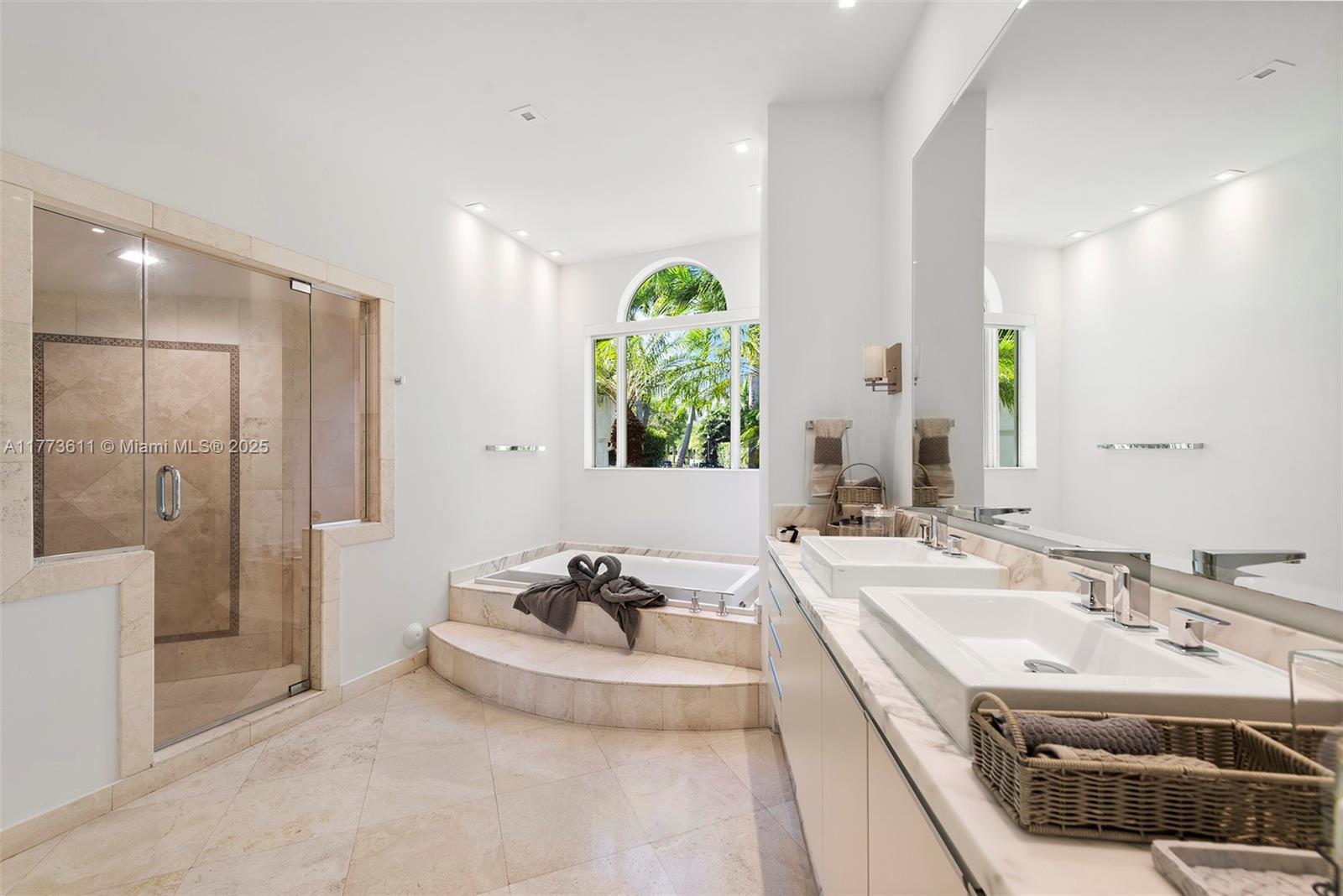 455 Centre Is Golden Beach, FL 33160