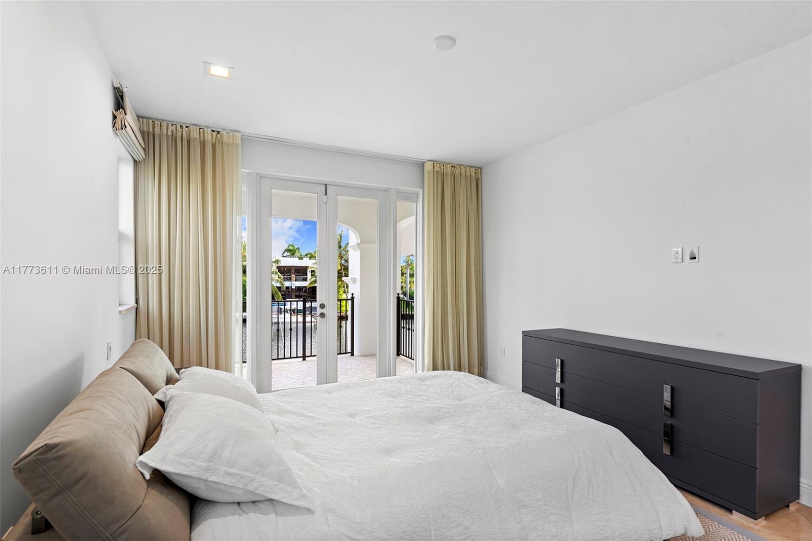 455 Centre Is Golden Beach, FL 33160