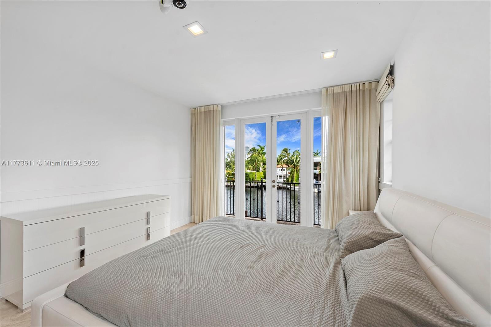 455 Centre Is Golden Beach, FL 33160