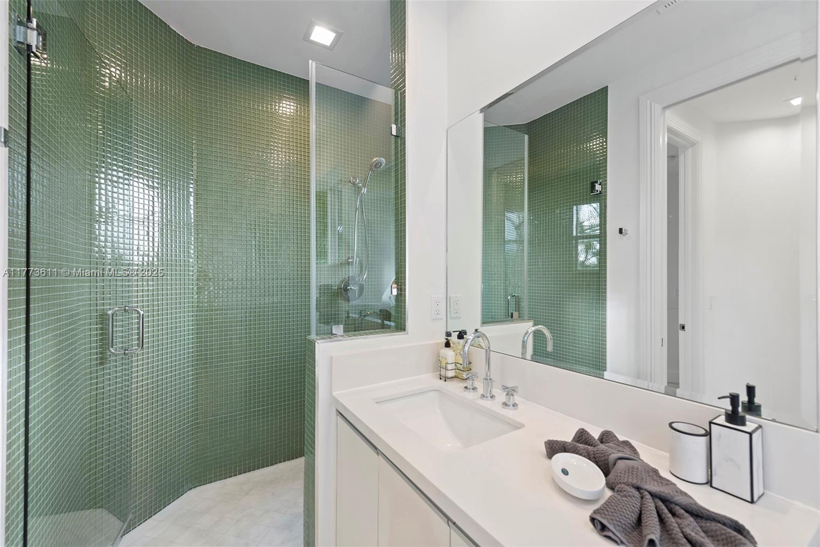 455 Centre Is Golden Beach, FL 33160