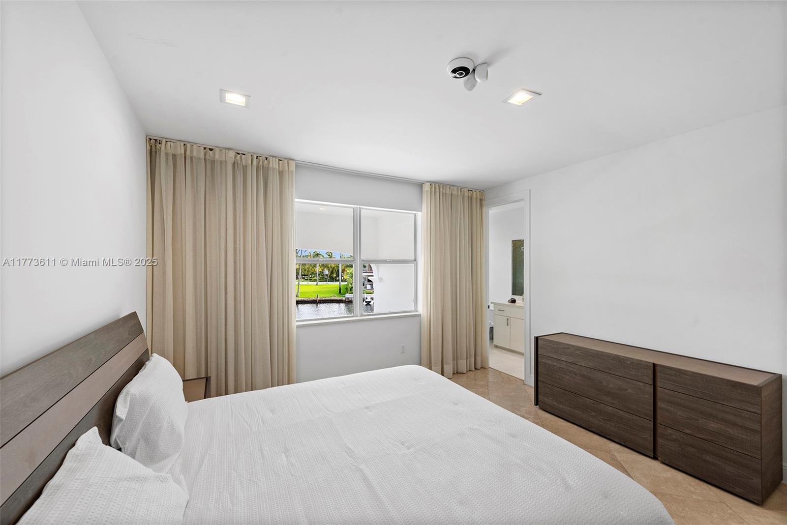 455 Centre Is Golden Beach, FL 33160