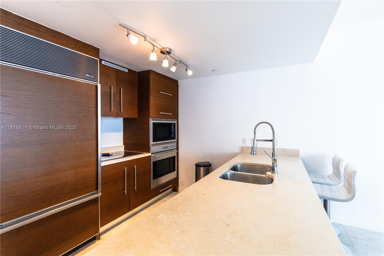 image Icon Brickell Tower 14