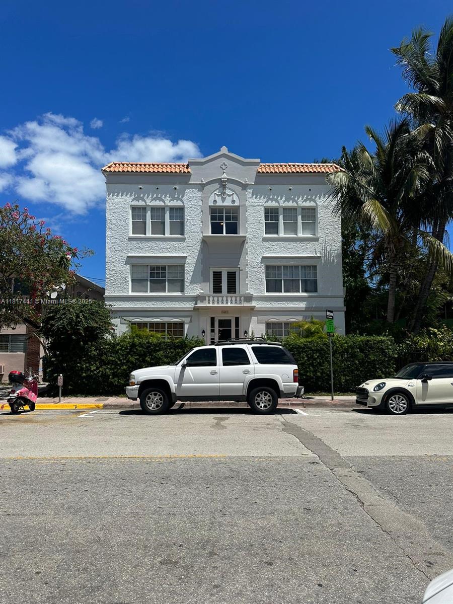 1611 Michigan Ave #11