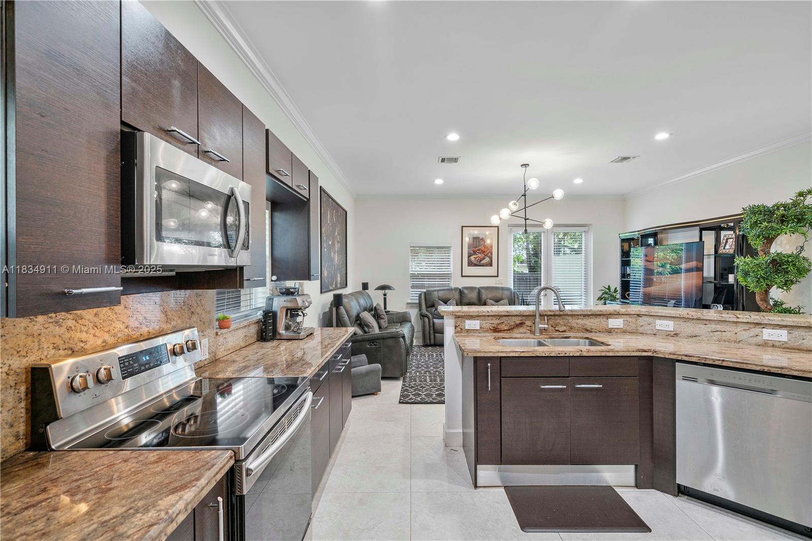 217 SW 11th St Fort Lauderdale, FL 33315