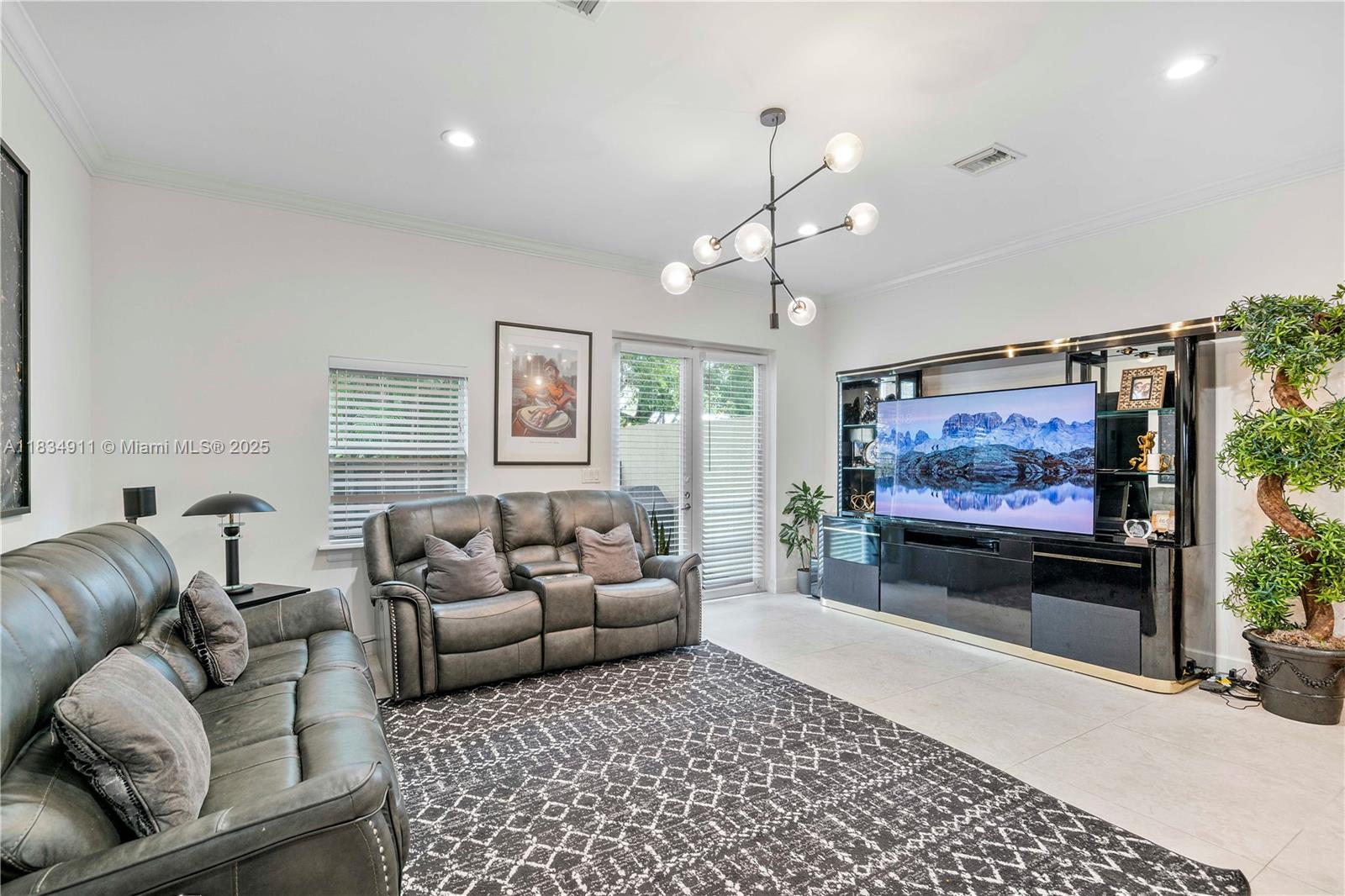 217 SW 11th St Fort Lauderdale, FL 33315