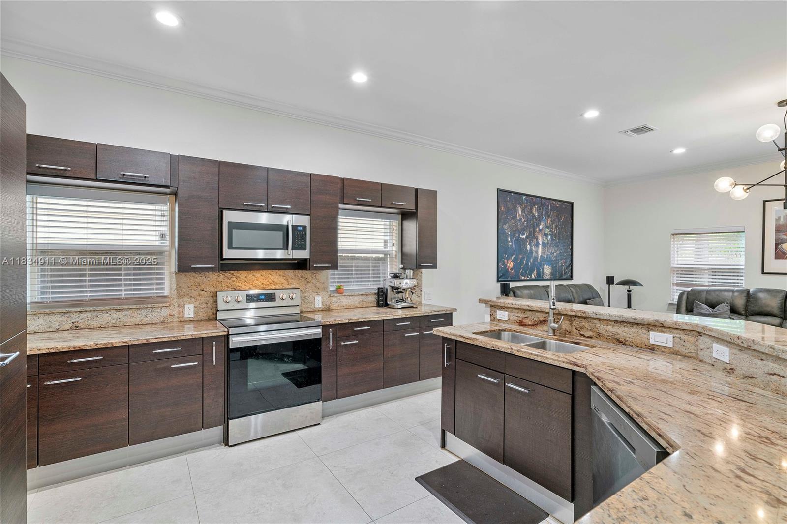 217 SW 11th St Fort Lauderdale, FL 33315