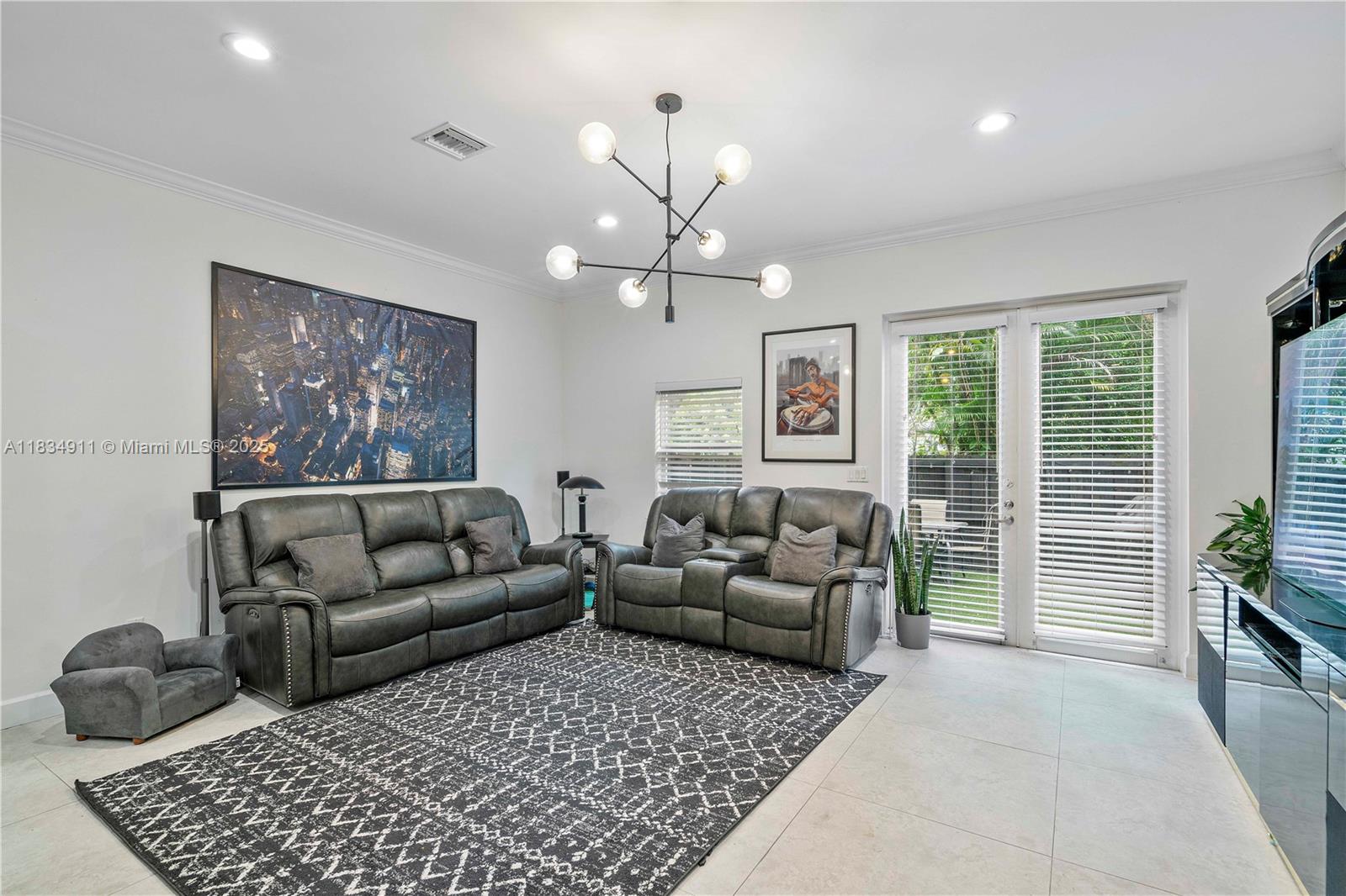 217 SW 11th St Fort Lauderdale, FL 33315