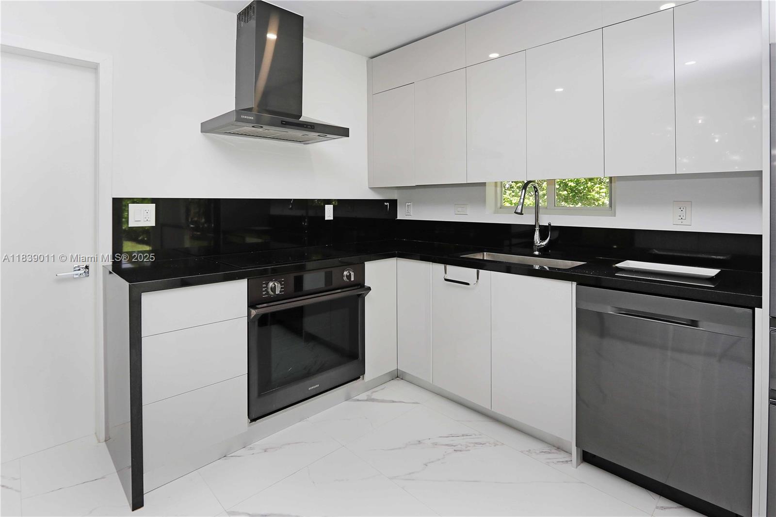 2135 Arch Crk Dr North Miami, FL 33181