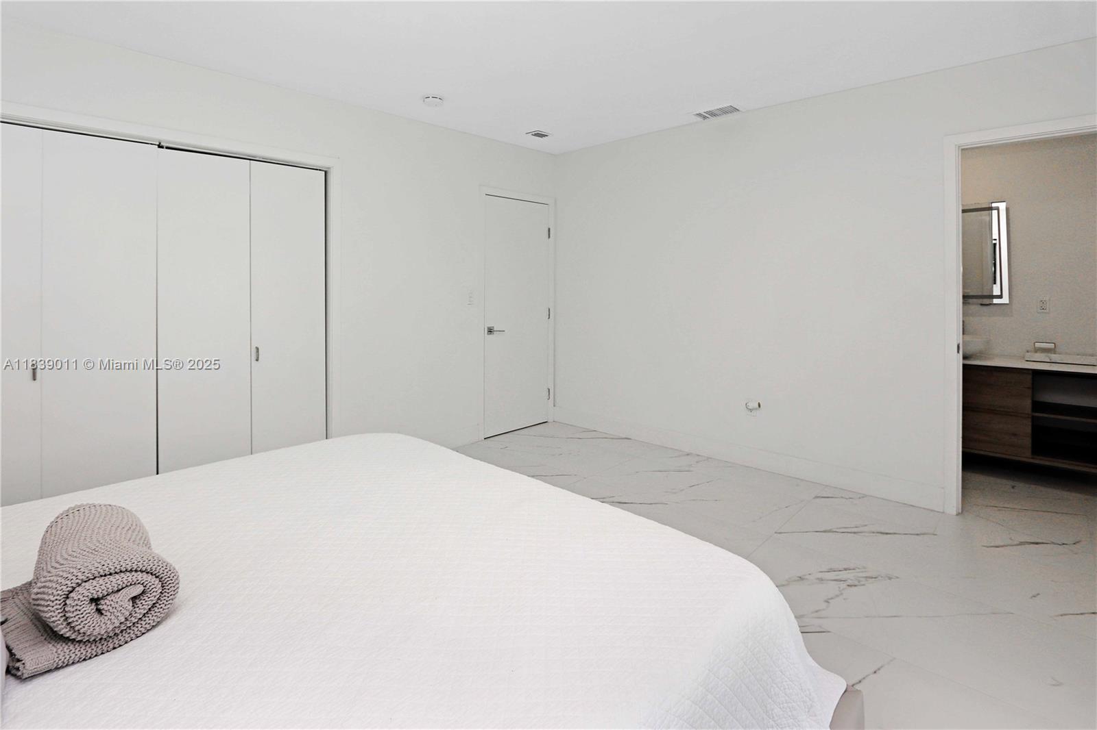 2135 Arch Crk Dr North Miami, FL 33181