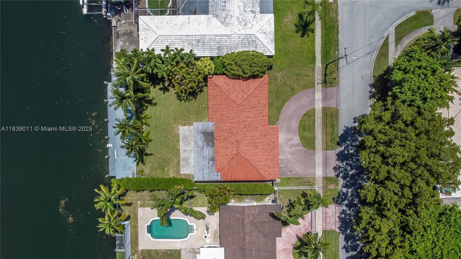 2135 Arch Crk Dr North Miami, FL 33181