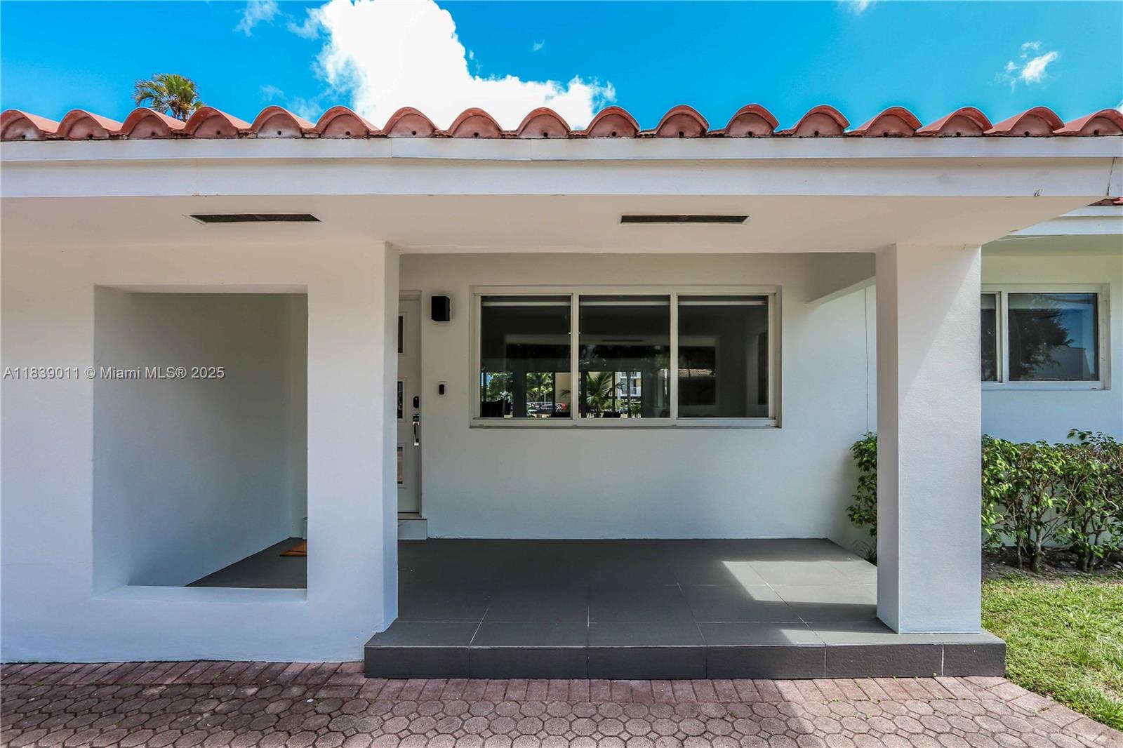 2135 Arch Crk Dr North Miami, FL 33181