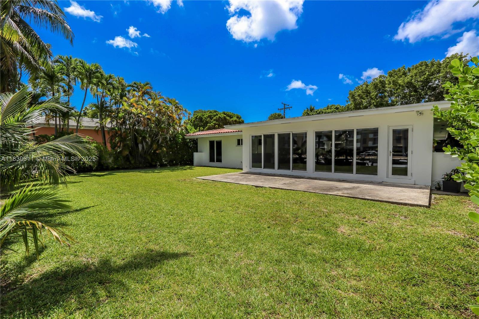 2135 Arch Crk Dr North Miami, FL 33181