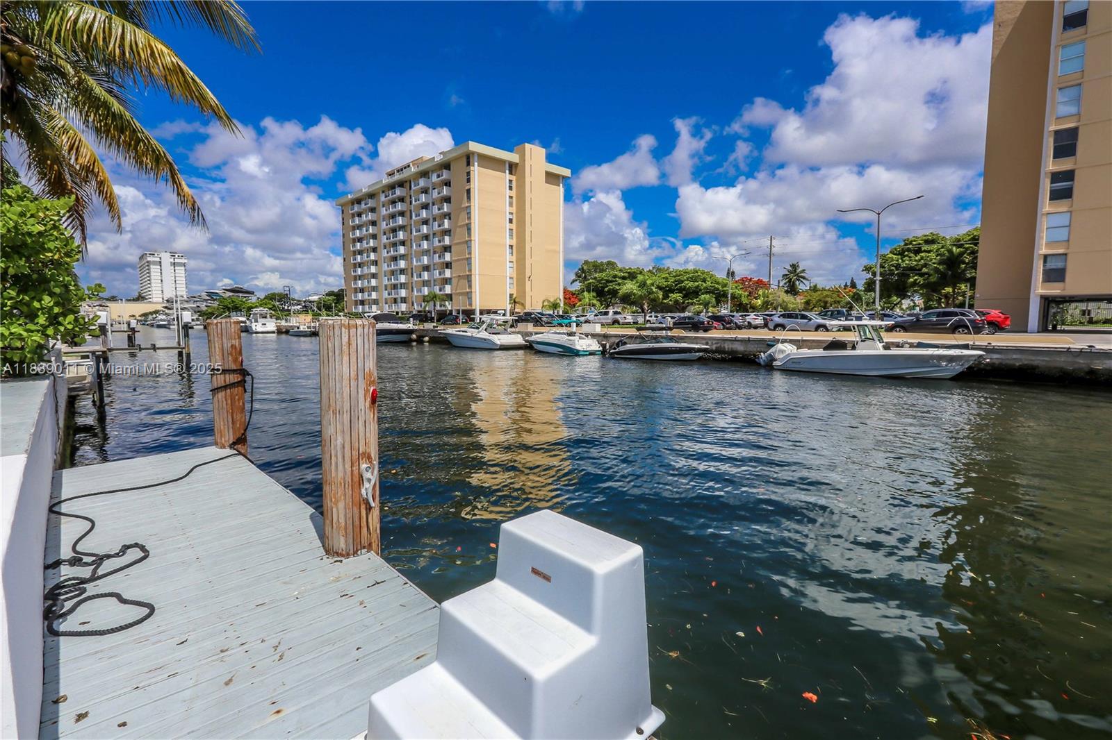 2135 Arch Crk Dr North Miami, FL 33181