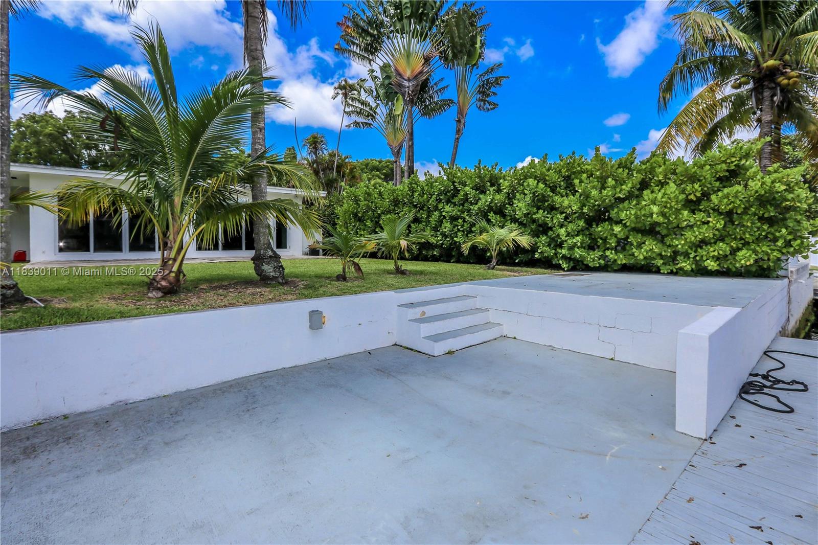 2135 Arch Crk Dr North Miami, FL 33181