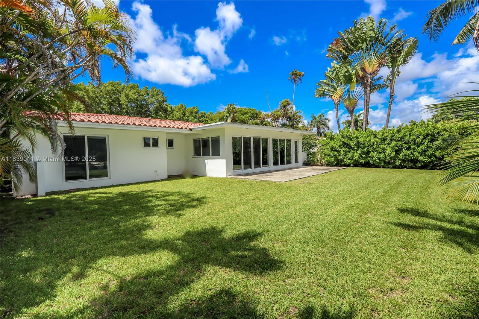 2135 Arch Crk Dr North Miami, FL 33181