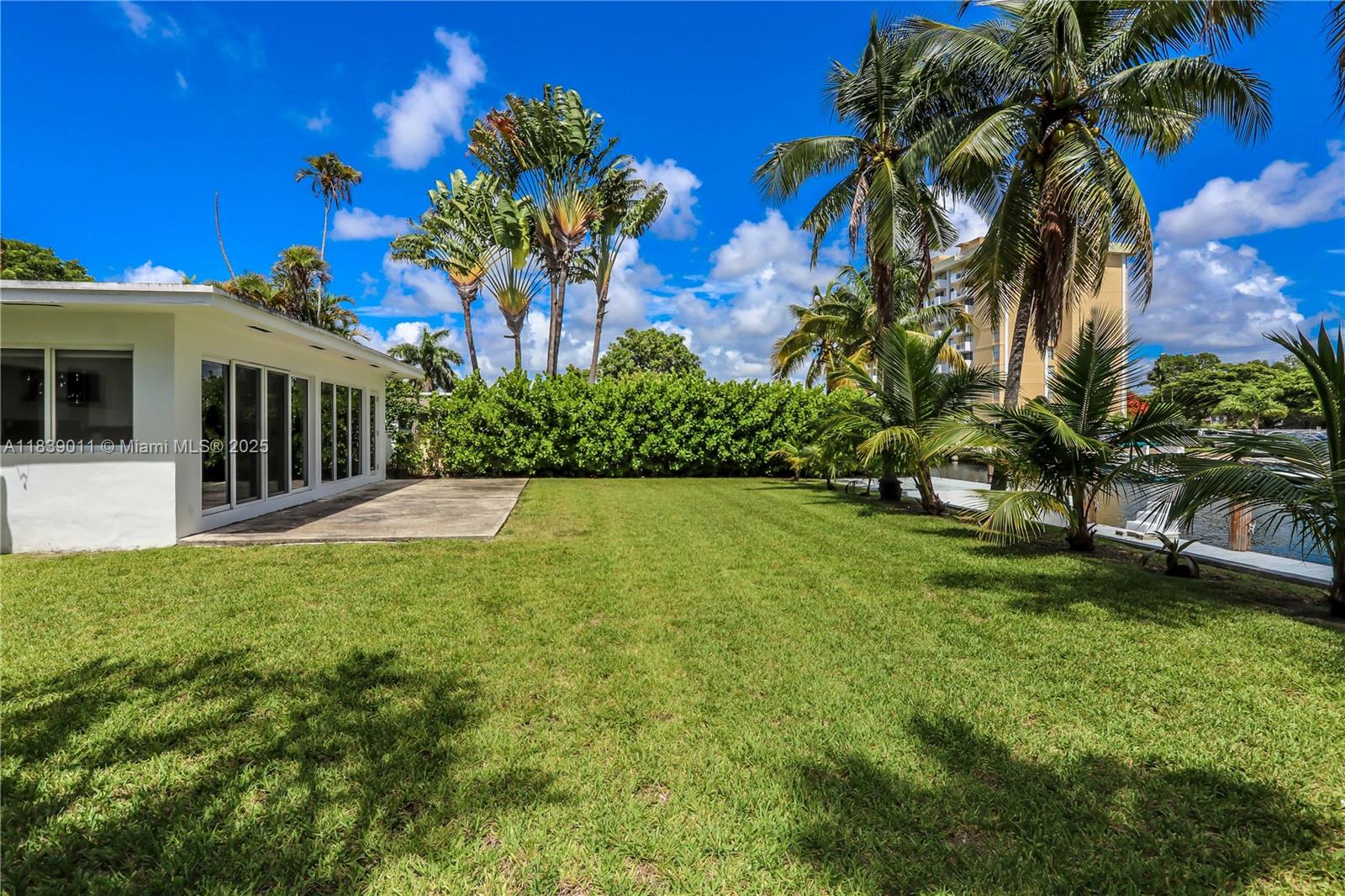 2135 Arch Crk Dr North Miami, FL 33181